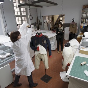 Le mannequin retourne en réserve jusqu'à l'ouverture de l'exposition ©Paris, musée de l’Armée/Pascal Segrette.